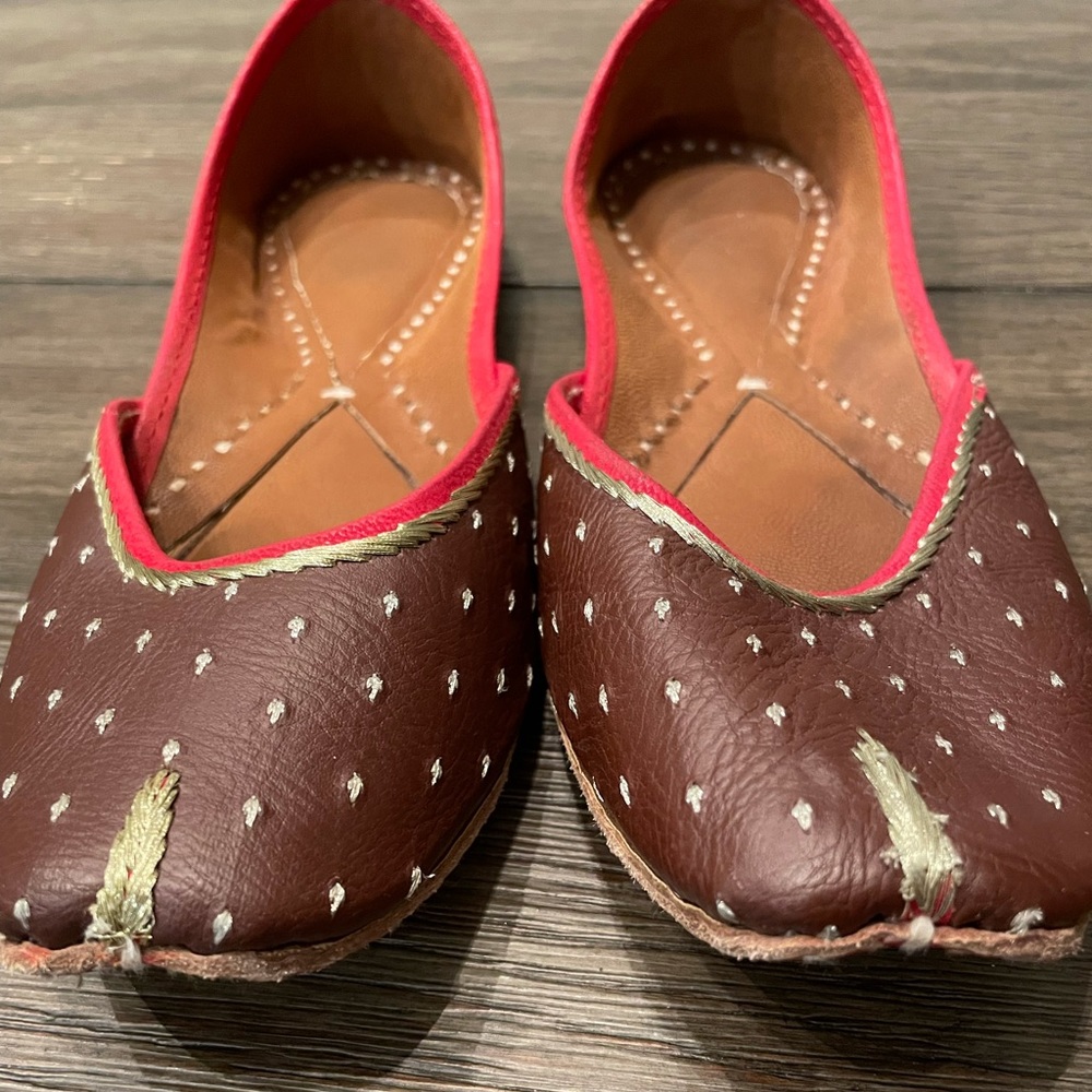 Flat Sandals - Picture 3 of 4